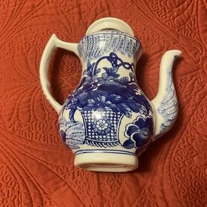 Vintage Nantucket brand tea pot in excellent condition